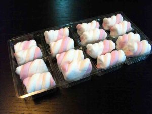chesa-plastic-cu-8-compartimente-pentru-figurine-marshmallow-chese-plastic-marshmallow-300x225