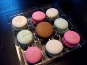 chese-plastic-9-macarons-chese-plastic-in-cutie-300x225